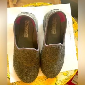 Skechers Memory Form Fit Go Walk - Size 7.5